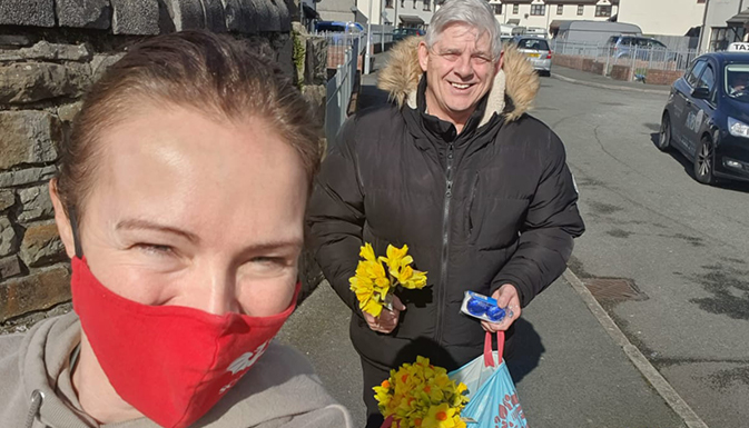 Michelle and Rob on a street with a bag of daffodils